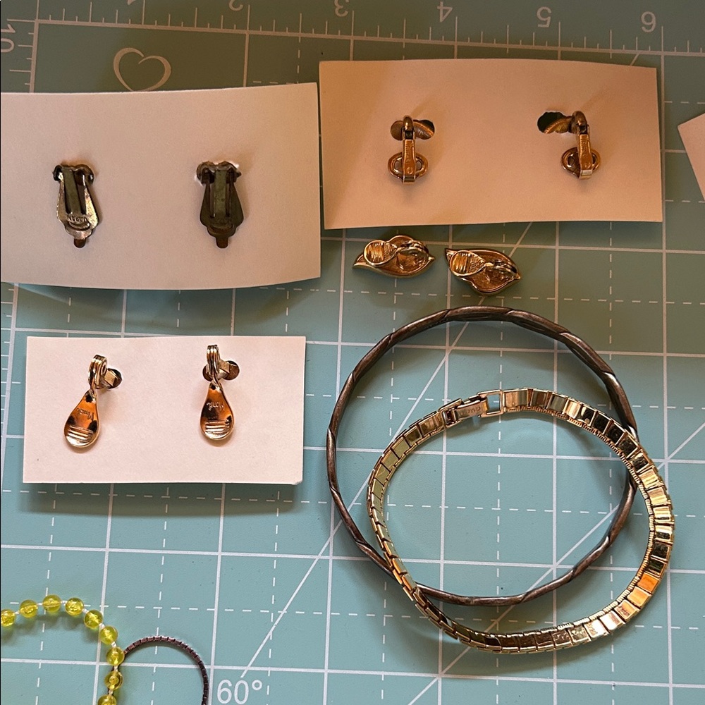 Mystery Jewelry bundle with Necklaces, Bracelet, and Earrings pick one - Picture 4 of 4